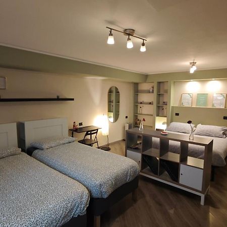 Appartamento Aleph With Private Parking, Next Train Station Como Exterior photo