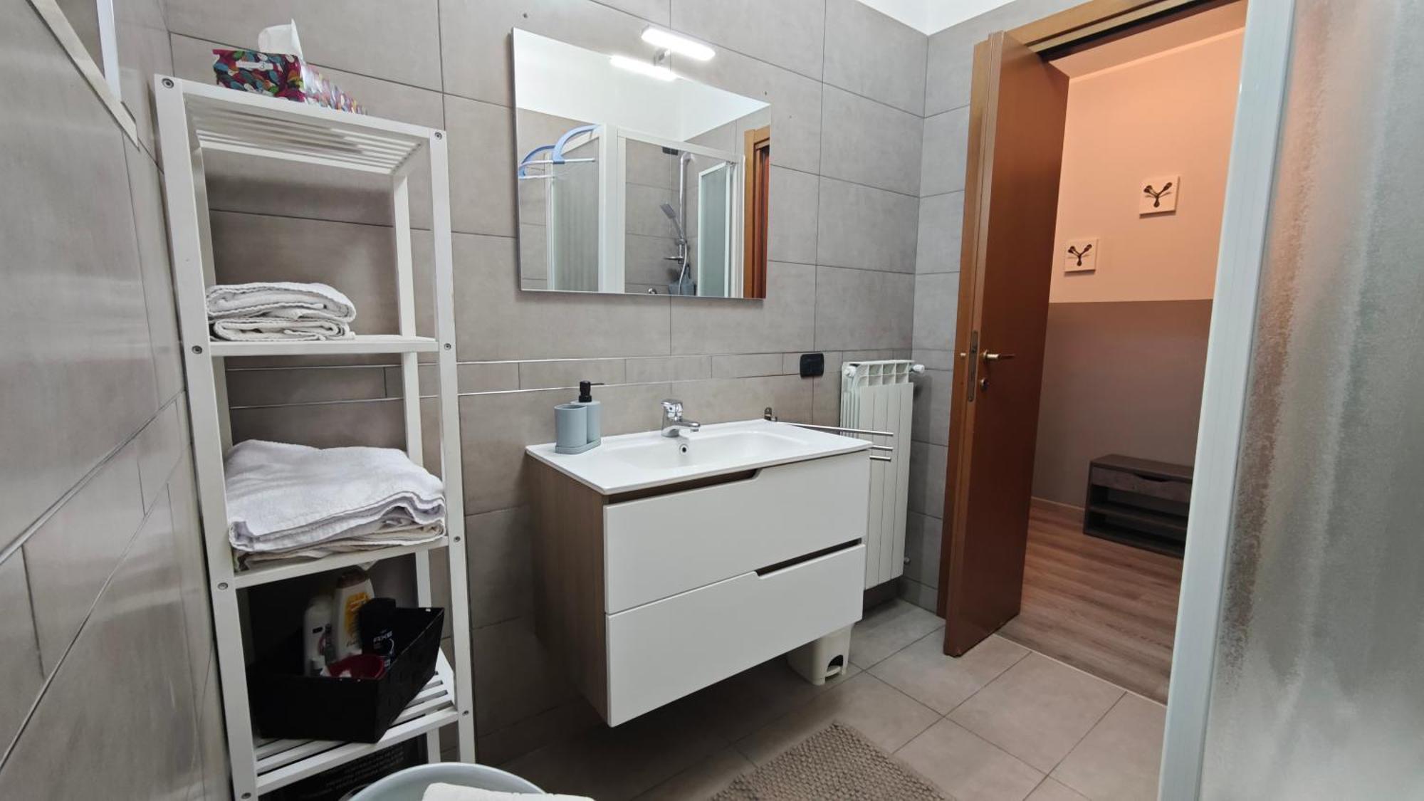 Appartamento Aleph With Private Parking, Next Train Station Como Exterior photo